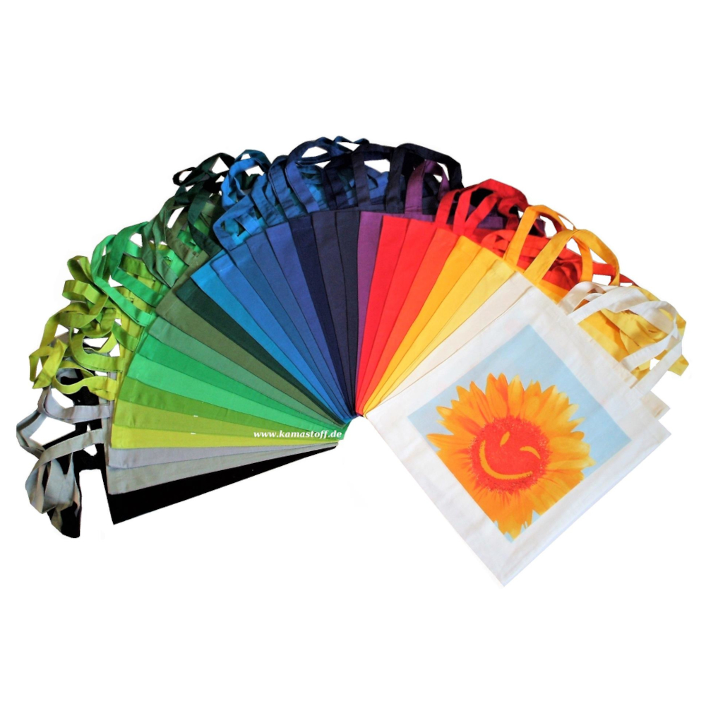 Wir haben langjährige Erfahrungen mit dem Baumwollstoff gemacht, deshalb ist bei uns auch alles möglich: von weiß bis schwarz, von der Standardgröße bis zum Sonderformat, vom Randdruck bis zum vollflächigen Druck, vom Siebdruck, Transferdruck bis zum Digital Druck.